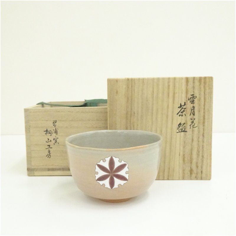 【中古】【茶道具】琴浦窯　和田桐山工房造　雪月花茶碗（共箱） 茶道 抹茶 おしゃれ 抹茶茶碗 抹茶碗 和食器 レトロ 茶器 骨董 茶わん 茶会 茶の湯