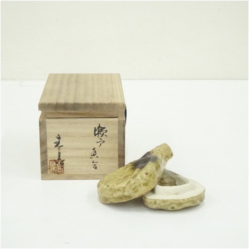 【中古】【香道】加藤春鼎造　瀬戸香合（共箱） 茶道具 茶道 香道 香道具 おしゃれ かわいい アンティーク インテリア 骨董 茶器 お香入れ