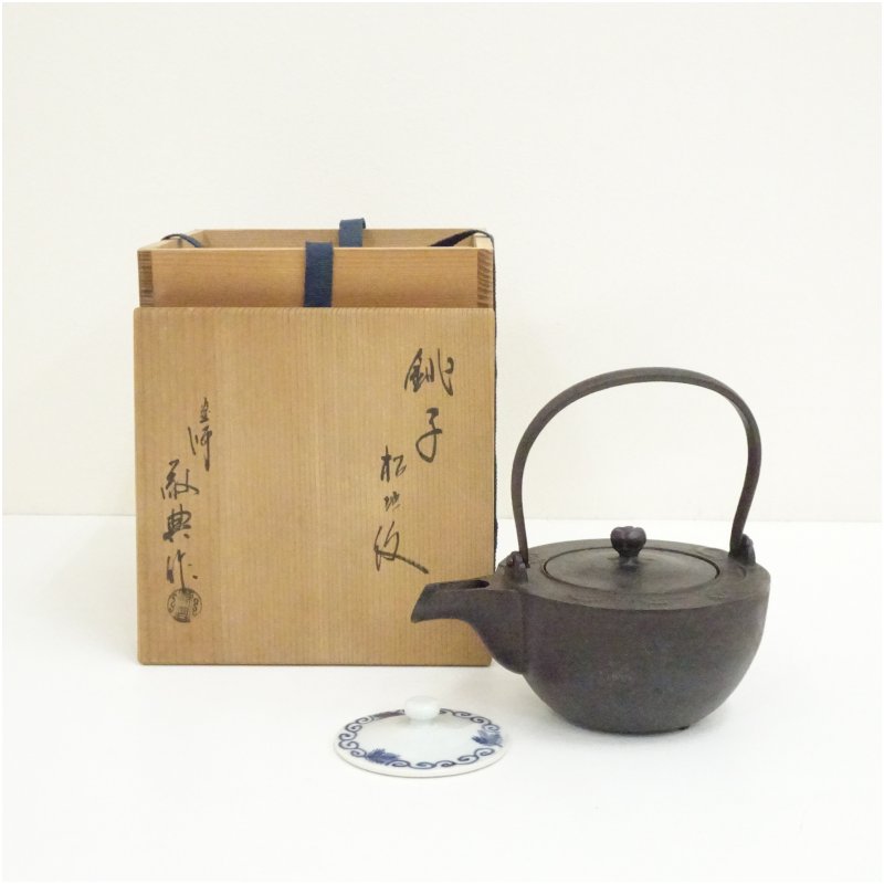 楽天市場】（六月 特売品）山形県 佐藤浄清作 俵形銚子 染付替蓋付USED