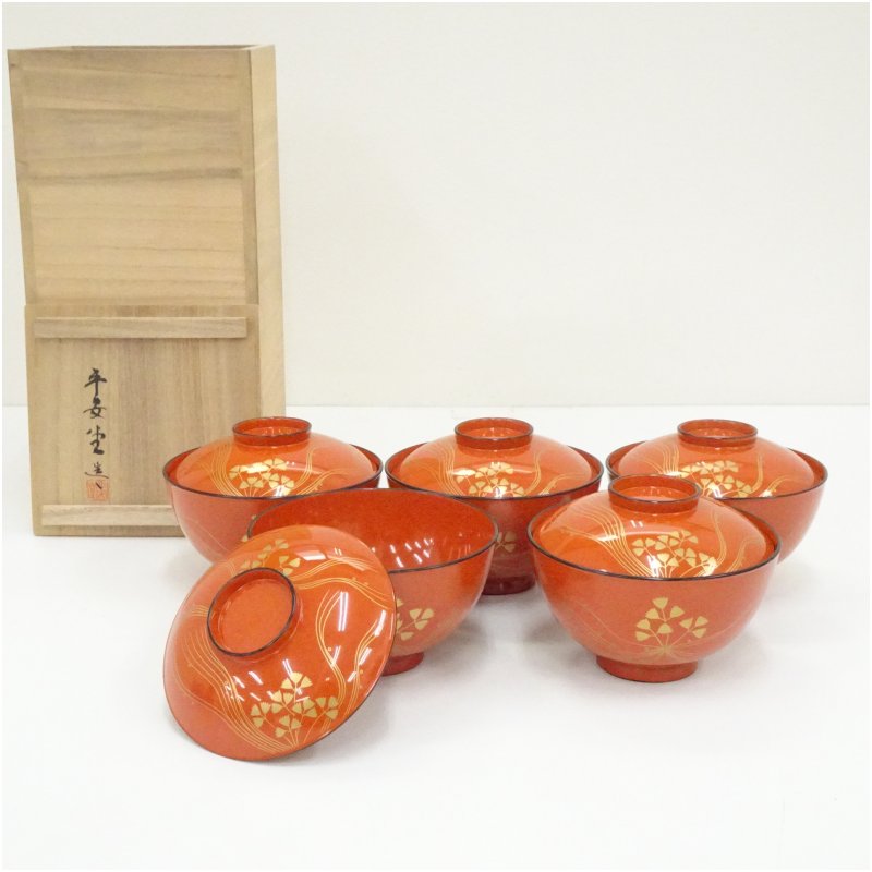 【中古】【漆器】平安堂造　朱塗流水芹蒔絵吸物椀5客（共箱） 吸い物椀 和食器 おしゃれ 味噌汁 吸い物 漆器 和食 懐石 茶道 茶道具 お椀 汁椀 汁物椀 owan