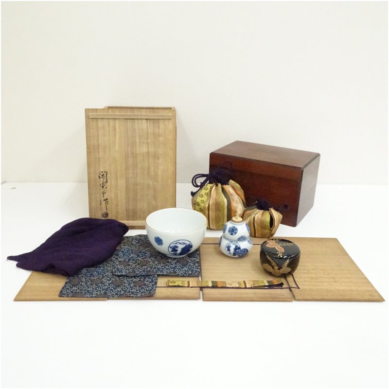 【中古】【茶道具】閑楽堂製　茶箱セット（共箱） 茶道 茶道具 おしゃれ 茶器 一式 揃え 揃い 抹茶 お茶箱 お茶 インテリア 骨董 茶会 茶の湯