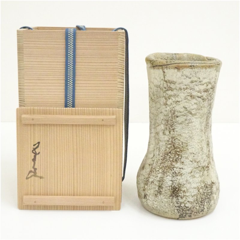 【中古】【大売り出し20%オフ】【華道】河本五郎造 灰釉花入（共箱） 花入れ 茶道 茶道具 花立て 花器 今めかしい 御花軍事基地 御先棒 茶室 華道 華道具 室内装飾 hnir【最大限度100%尖んがりうしろ側】