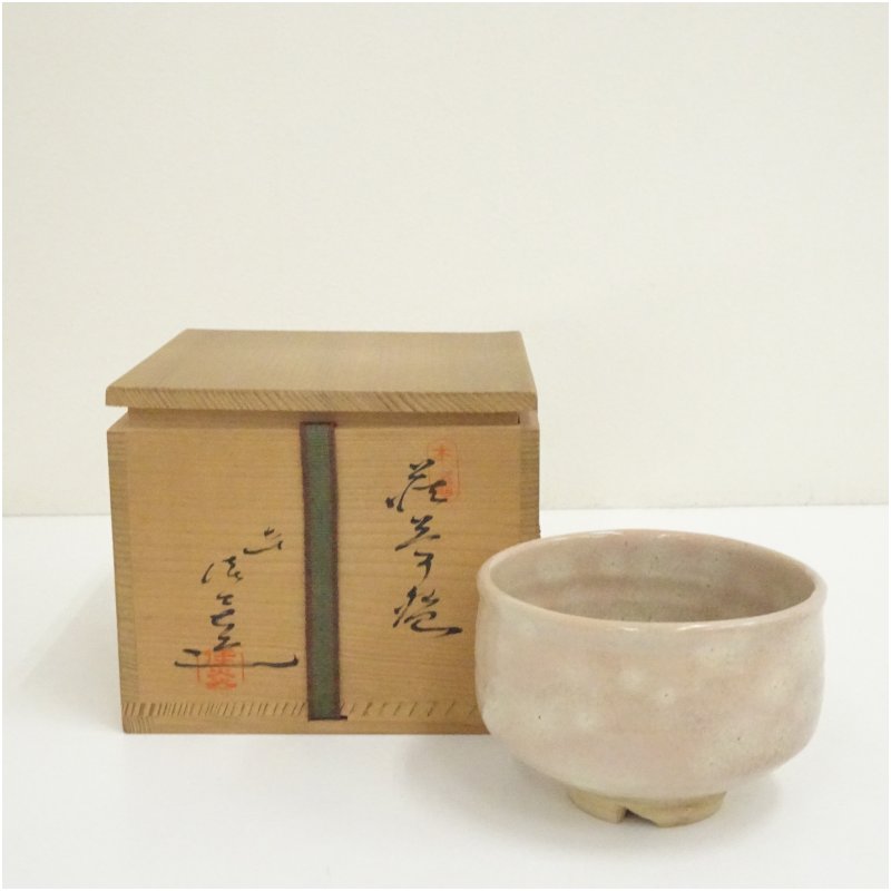 【中古】【茶道具】萩焼　兼田佳炎造　茶碗（共箱） 茶道 抹茶 おしゃれ 抹茶茶碗 抹茶碗 和食器 レトロ 茶器 骨董 茶わん 茶会 茶の湯