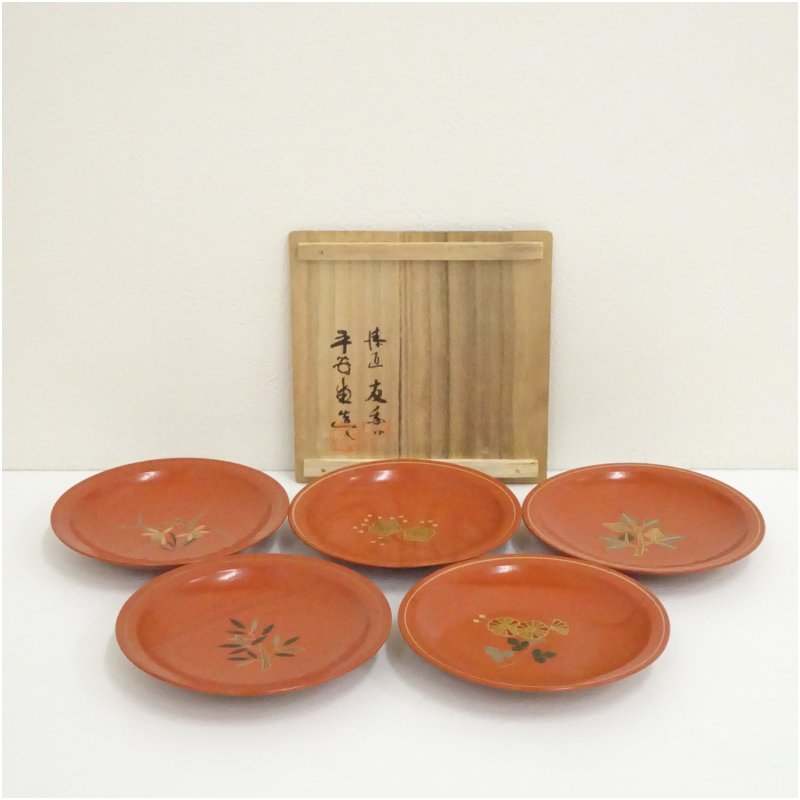 【中古】【大売り出し20%オフ】【塗師細工】長閑やかさ堂 呉藤友乗造 朱塗五君子御菓子皿（共箱）  茶器 和食器 今めかしい 和菓子 アンティーク 茶の葉 見舞い客 茶道 茶道具 お茶席 銘々皿 骨董 ksk【最大限度100%尖んがりうしろ側】