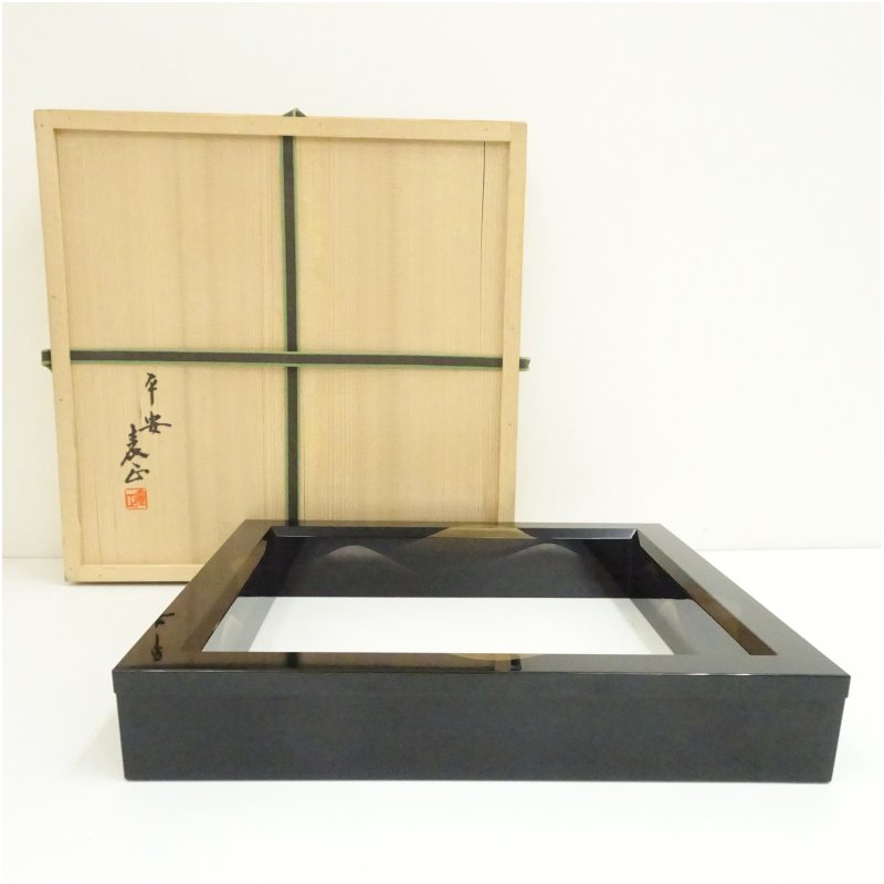 【中古】【茶道具】伊藤表正造 遠山蒔絵炉縁(共箱) 茶道具 茶道 おしゃれ ろぶち 茶室 お茶 お茶席 茶器 炉壇 道具 骨董 抹茶 茶会 茶の湯 木の枠|茶道具・掛軸のショップつなぐ