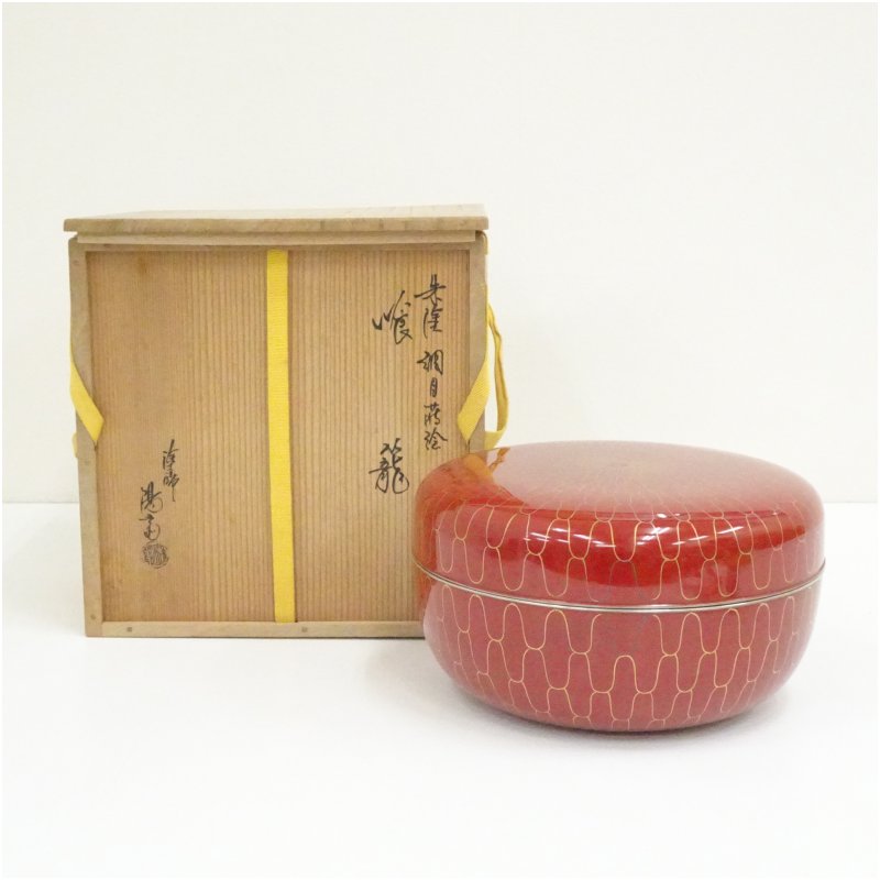 【中古】【漆器】岡本陽斎造 朱塗網目蒔絵喰籠(共箱) 和食器 茶器 菓子器 おしゃれ 和菓子 主菓子 茶道 茶道具 じきろう 食籠 喰篭 喰篭 お菓子入れ|茶道具・掛軸のショップつなぐ