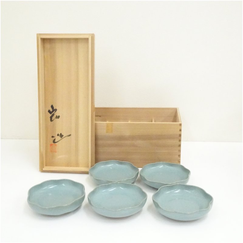 【中古】【大売り出し20%オフ】【陶器作り・瀬戸もの】万物の霊長国宝 中島宏造 青磁小鉢5客（共箱）  和食器 食器 今めかしい 愛くるしい 器 一皿分の料理 和え物 赤ちょうちん 喫茶店 おつまみ 一皿分の料理 雑貨 取り鉢【最大限度100%尖んがりうしろ側】