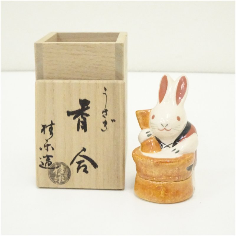 【中古】【香道】京焼　伊東桂楽造　干支卯　兎香合（共箱） 茶道具 茶道 香道 香道具 おしゃれ かわいい アンティーク インテリア 骨董 茶器 お香入れ 1月 12月 冬｜茶道具・掛軸のショップつなぐ