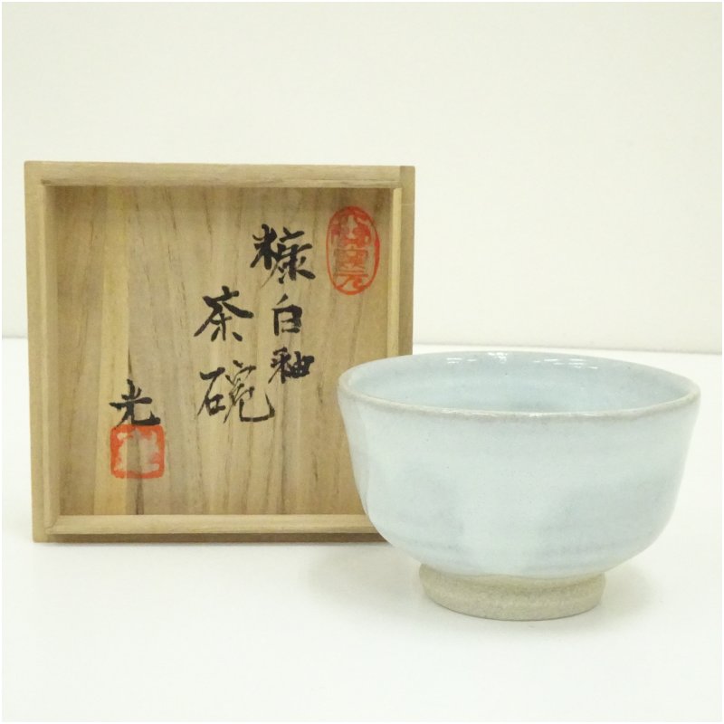 【中古】【茶道具】光印　糠白釉茶碗（共箱） 茶道 抹茶 おしゃれ 抹茶茶碗 抹茶碗 和食器 レトロ 茶器 骨董 茶わん 茶会 茶の湯