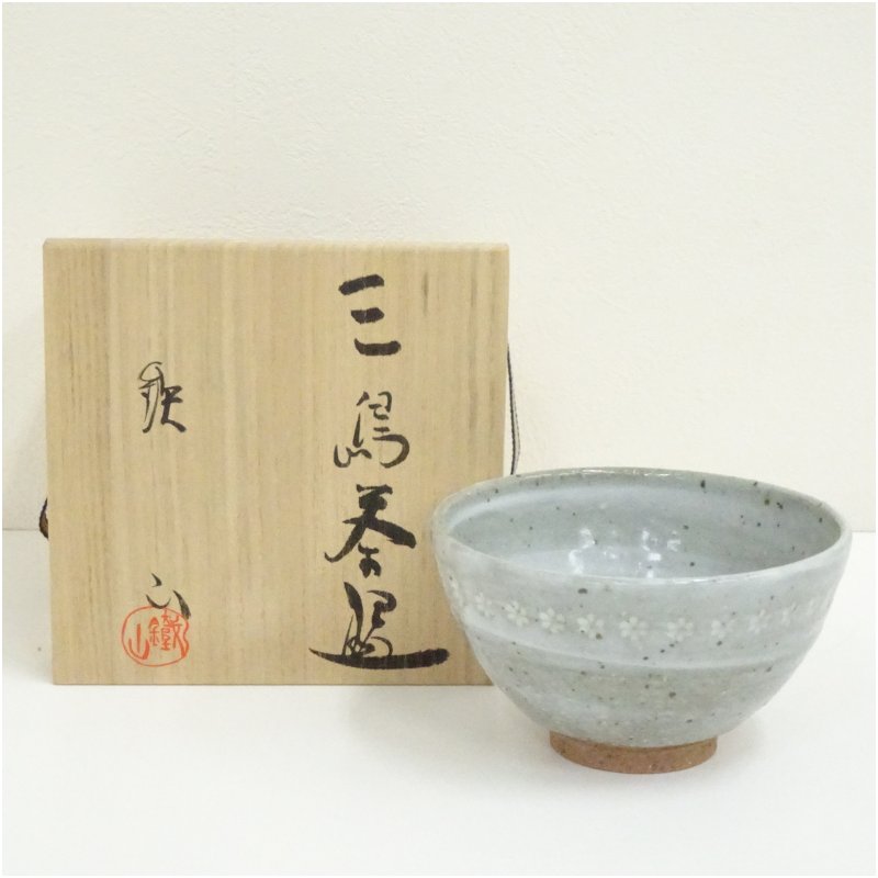 【中古】【茶道具】松本鉄山造　三島茶碗（共箱） 茶道 抹茶 おしゃれ 抹茶茶碗 抹茶碗 和食器 レトロ 茶器 骨董 茶わん 茶会 茶の湯 5月 春