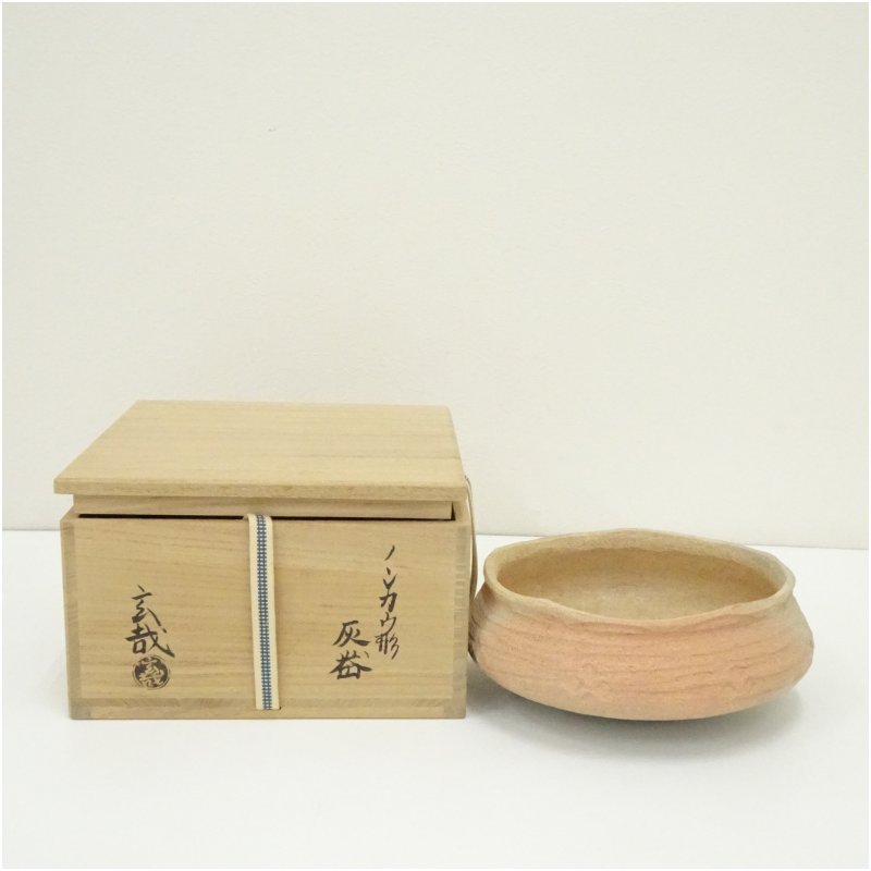 【中古】【茶道具】炭道具　園部玄哉造　のんこう形灰器（共箱） 茶道 茶道具 炉 風炉 炭道具 おしゃれ 茶器 抹茶 炭点前 灰炮烙 骨董 お茶 茶会 茶事 茶の湯 7,800円