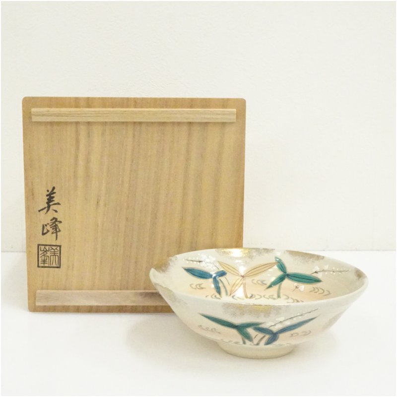 【中古】【茶道具】京焼　美峰造　色絵おもだか絵平茶碗（共箱） 茶道 抹茶 おしゃれ 抹茶茶碗 抹茶碗 和食器 レトロ 茶器 骨董 茶わん 茶会 茶の湯 夏 8月 夏｜茶道具・掛軸のショップつなぐ
