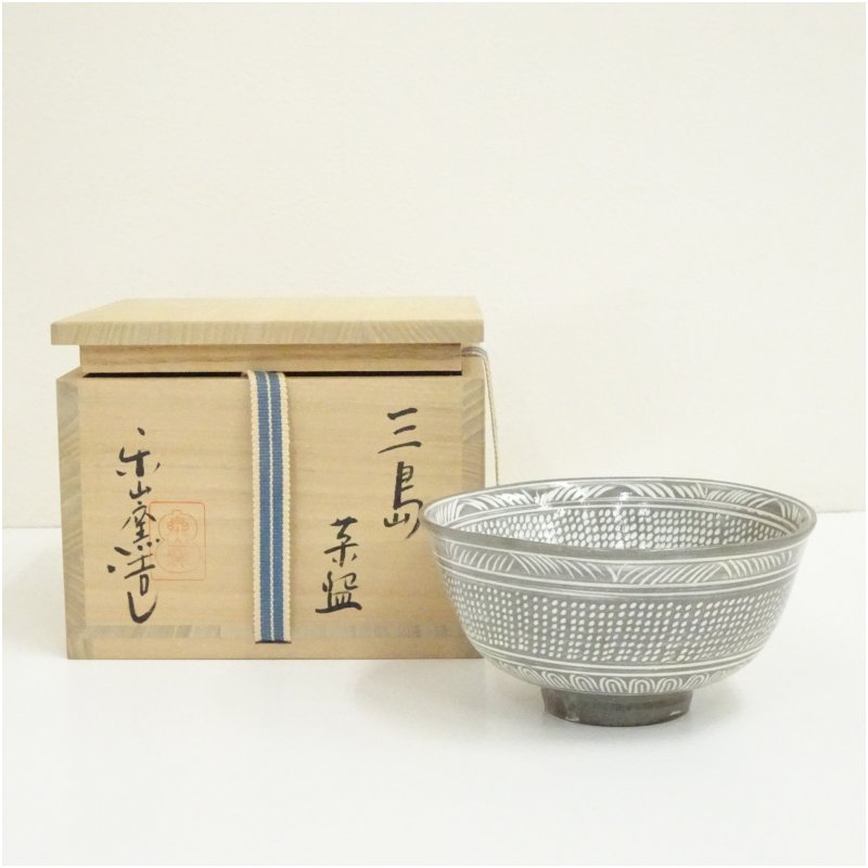 【中古】【茶道具】楽山窯造　三島茶碗（共箱） 茶道 抹茶 おしゃれ 抹茶茶碗 抹茶碗 和食器 レトロ 茶器 骨董 茶わん 茶会 茶の湯 5月 春