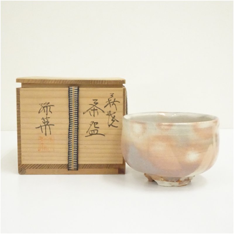 【中古】【茶道具】萩焼　緑栄窯造　茶碗（共箱） 茶道 抹茶 おしゃれ 抹茶茶碗 抹茶碗 和食器 レトロ 茶器 骨董 茶わん 茶会 茶の湯