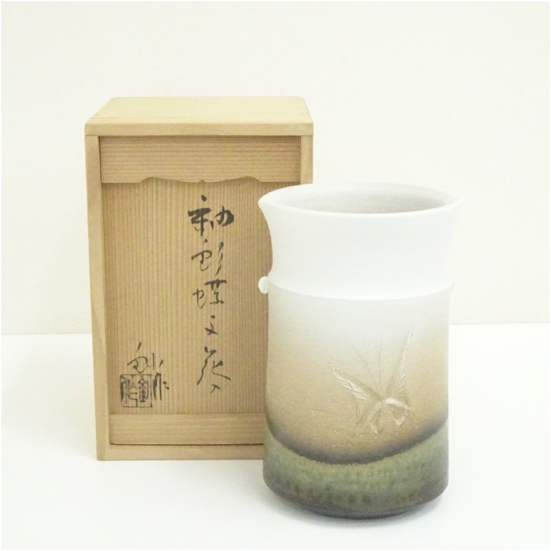 【中古】【華道】加藤しょう造　釉彩蝶文花入（共箱） 花入れ 茶道 茶道具 花瓶 花器 おしゃれ フラワーベース 道具 茶室 華道 華道具 インテリア hnir