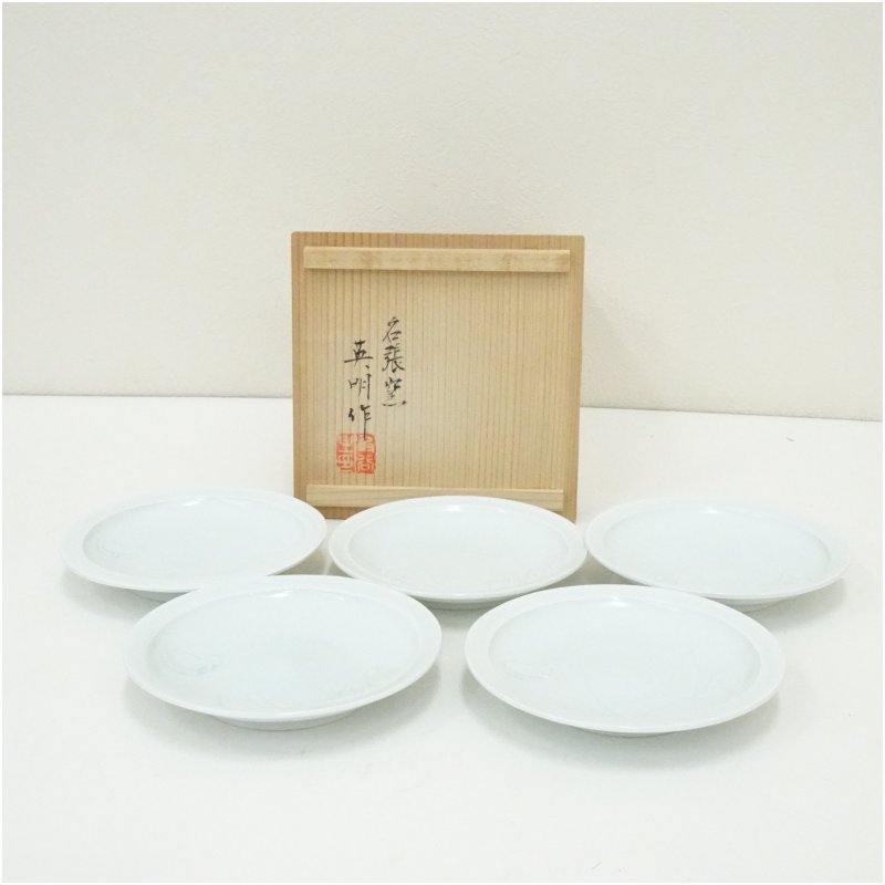 【中古】【陶芸・陶器】名張窯　角谷英明造　青白磁豆花文銘々皿5客（共箱） 茶器 菓子器 おしゃれ 和菓子 干菓子 主菓子 茶道 茶道具 お茶 小皿 骨董 茶会 抹茶 プレート