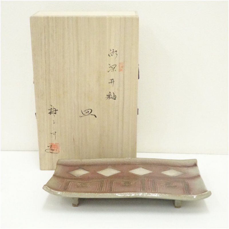 【中古】【陶物作り・瀬戸もの】加藤唐三郎造 御深井釉皿（共箱）  食器 今めかしい 愛くるしげ 室内装飾 レトロ アンティーク 一皿 赤ちょうちん 喫茶店 和食 洋食