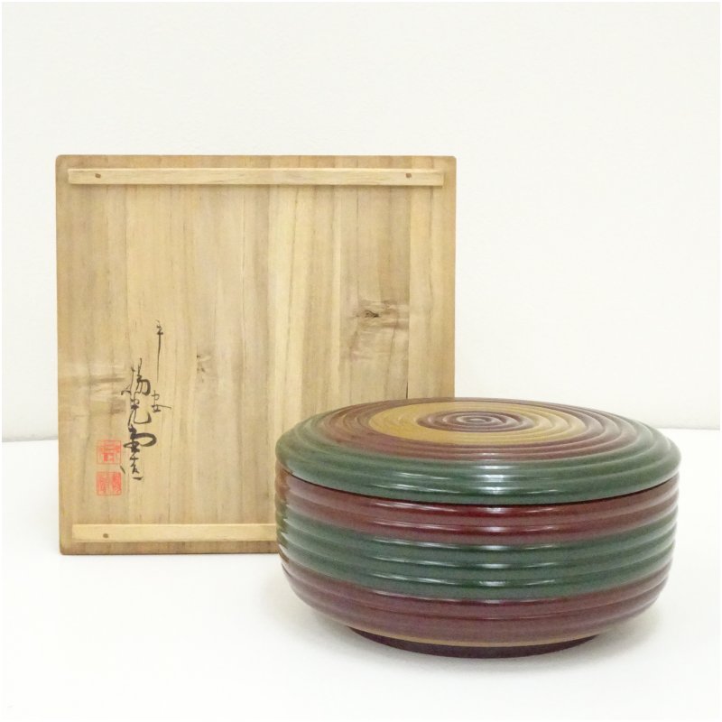 【中古】【大売り出し20%オフ】【塗師細工】長閑やかさ楊光堂製 古満塗御菓子器（共箱）  茶器 今めかしい 愛くるしげ 和菓子 アンティーク レトロ 茶の葉 骨董 納める 見舞い客 茶道 茶道具 ksk