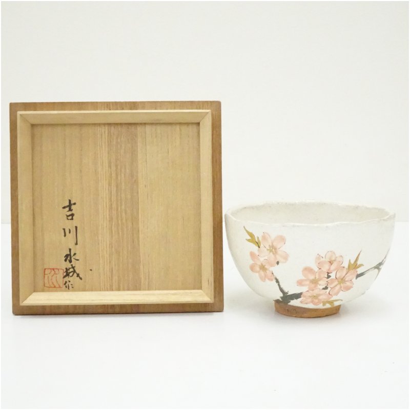 【中古】【大売り出し20%オフ】【茶道具】吉川水城造 彩画桃花文茶碗（共箱）  茶道 抹茶 今めかしい 抹茶茶碗 抹茶碗 和食器 レトロ 茶器 骨董 茶わん 茶会 茶の湯【最大限度100%尖んがりうしろ側】