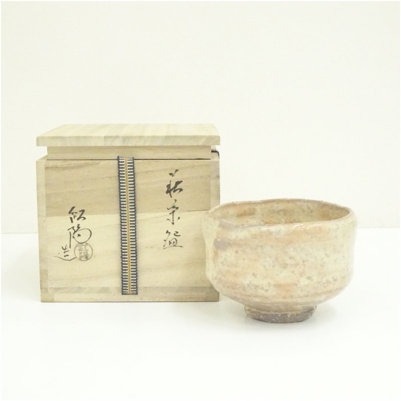 【中古】【大売り出し20%オフ】【茶道具】萩焼 林紅陽造 茶碗（共箱）  茶道 抹茶 今めかしい 抹茶茶碗 抹茶碗 和食器 レトロ 茶器 骨董 茶わん 茶会 茶の湯【最大限度100%尖んがりうしろ側】