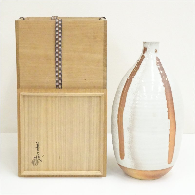【中古】【大売り出し20%オフ】【茶道具】萩焼 指月窯 波多野善蔵造 白萩蝋抜壷（共箱）  壺 今めかしい つぼ 室内装飾 アンティーク 骨董 容れもの 飾りつけ 飾りもの 床の間 和室 美術 御客さん【最大限度100%尖んがりうしろ側】