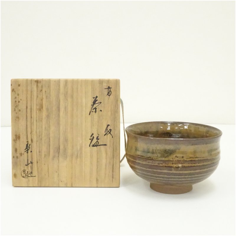 【中古】【大売り出し20%オフ】【茶道具】高取焼 亀井楽山造 茶碗（共箱）  茶道 抹茶 今めかしい 抹茶茶碗 抹茶碗 和食器 レトロ 茶器 骨董 茶わん 茶会 茶の湯【最大限度100%尖んがりうしろ側】