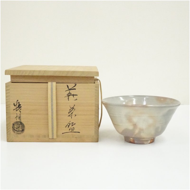 【中古】【茶道具】萩焼　通化寺窯　田村悟朗造　茶碗（共箱） 茶道 抹茶 おしゃれ 抹茶茶碗 抹茶碗 和食器 レトロ 茶器 骨董 茶わん 茶会 茶の湯｜茶道具・掛軸のショップつなぐ 7,000円