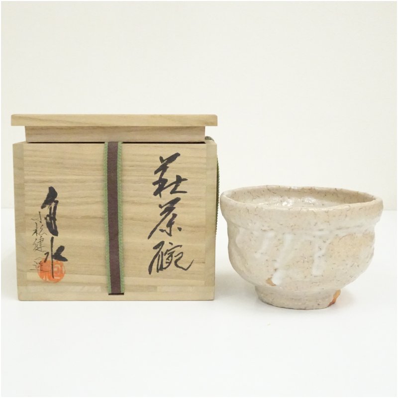 【中古】【茶道具】萩焼 小松健一（白水）造 茶碗（共箱）  茶道 抹茶 今めかしい 抹茶茶碗 抹茶碗 和食器 レトロ 茶器 骨董 茶わん 茶会 茶の湯【最大限度100%尖んがりうしろ側】