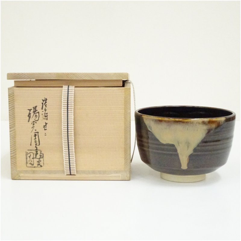 【中古】【茶道具】膳所焼 岩崎新定造 面取茶碗（共箱）  茶道 抹茶 格好のいい 抹茶茶碗 抹茶碗 和食器 レトロ 茶器 骨董 茶わん 茶会 茶の湯