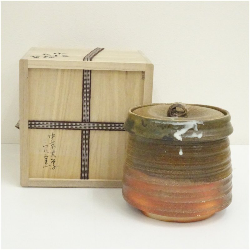 【中古】【茶道具】穴窯 文筆家物 灰釉水指（共箱）  水指し 茶道 茶道具 今めかしい 水さし 抹茶 室内装飾 茶器 水器 茶の葉 骨董 茶会【最大限度100%尖んがりうしろ側】