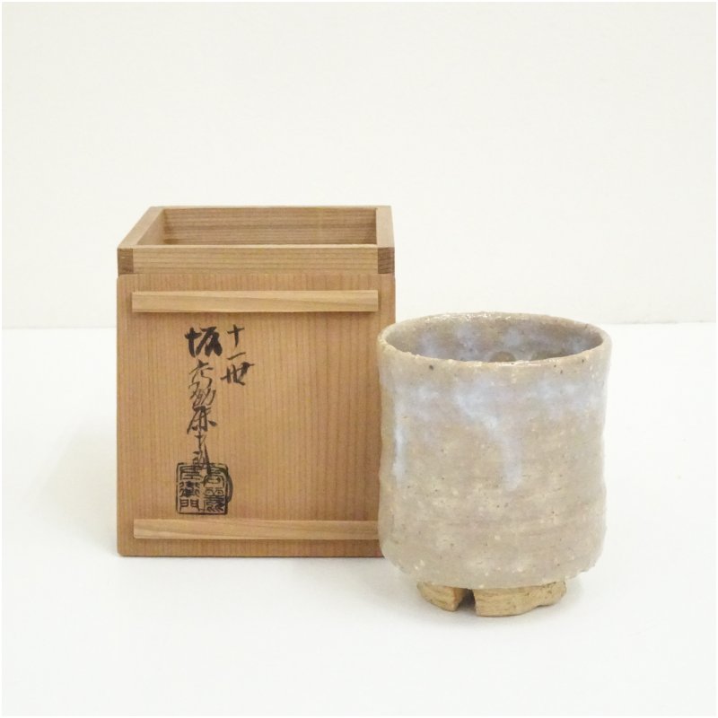 【中古】【茶道具】萩焼 十一世 坂高麗左衛門（韓峯）造 筒茶碗（共箱）  茶道 抹茶 今めかしい 抹茶茶碗 抹茶碗 和食器 レトロ 茶器 骨董 茶わん 茶会 茶の湯 冬 12月 冬【最大限度100%尖んがりうしろ側】