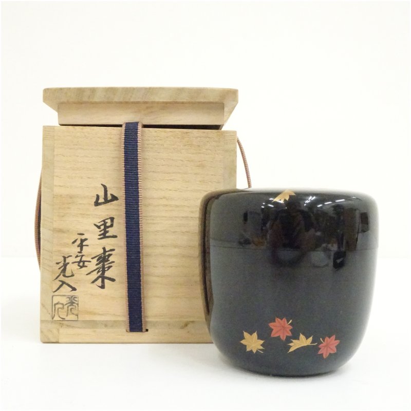 【中古】【茶道具】鈴木光入造　山里蒔絵棗（共箱） 茶道 茶道具 おしゃれ 茶器 なつめ 茶入 薄茶器 薄茶 薄器 お茶 茶 抹茶 抹茶入れ 容器 骨董 11月 9月 10月 秋｜茶道具・掛軸のショップつなぐ 13,680円