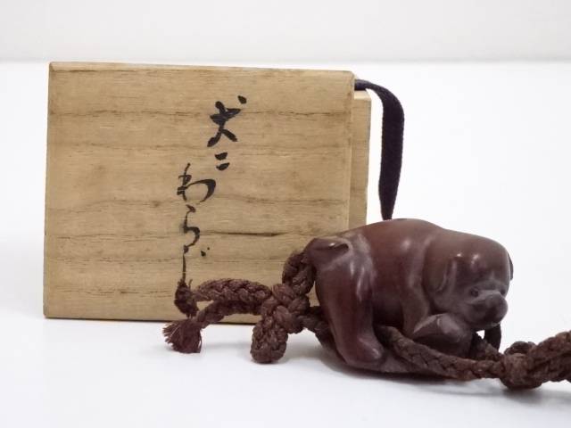定番のお歳暮 その他 新春セール40 オフ 木 竹工芸 木彫特集 津田亮定造 一位木彫犬に草鞋根付 共箱 送料無料 中古 木彫り レトロ 留め具 工芸品 かわいい おしゃれ 和装小物 Netsuke 骨董 留め具 根付け Dgb Gov Bf