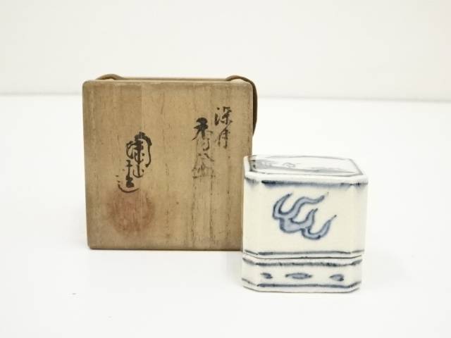 B7s  五世幹山傳七作　「染付辻堂香合」共布共箱　京焼　茶道具香道具 B7s 五世幹山傳七作 「染付辻堂香合」共布共箱 京
