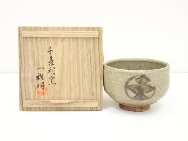 延年窯 茶碗 共箱 茶器 抹茶碗 美品 です。 延年窯 茶碗 共箱 茶器 抹茶碗 美品 です。 - メルカリ