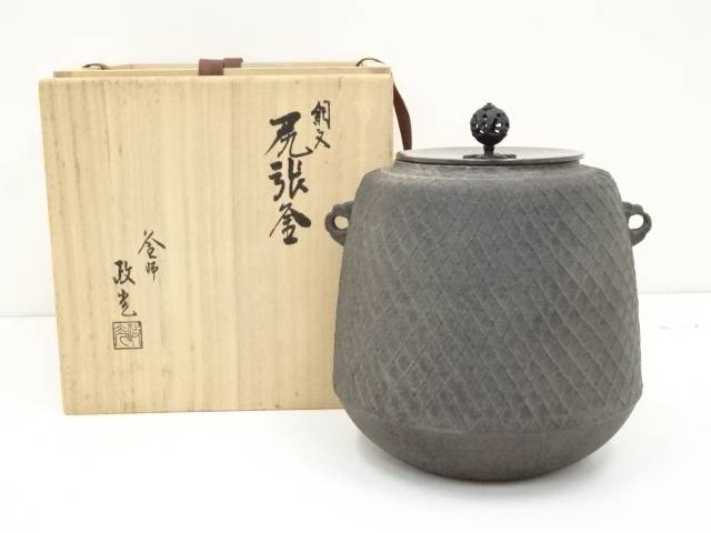 楽天市場】【中古】【茶道具】釜師角谷莎村造 尻張釜（共箱）【送料無料】茶道 茶道具 おしゃれ 茶釜 茶器 抹茶 茶湯釜 茶の湯釜 茶会 茶事 茶の湯  骨董 お茶 湯沸かし 3月 11月 春 秋 : お茶道具・着物のネットショップ圭