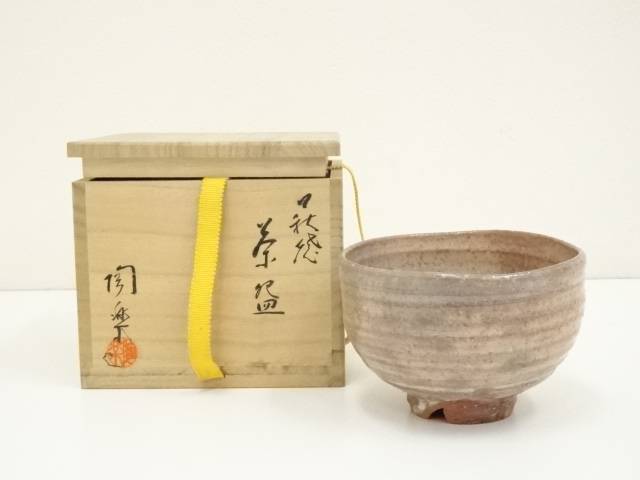Ｐ１３０　茶碗　『萩焼』『梅田陶楽造』『白萩茶碗』　抹茶碗　共箱　茶道具 楽天市場】萩焼 梅田陶楽造 茶碗（共箱）【中古】【道】 宗sou