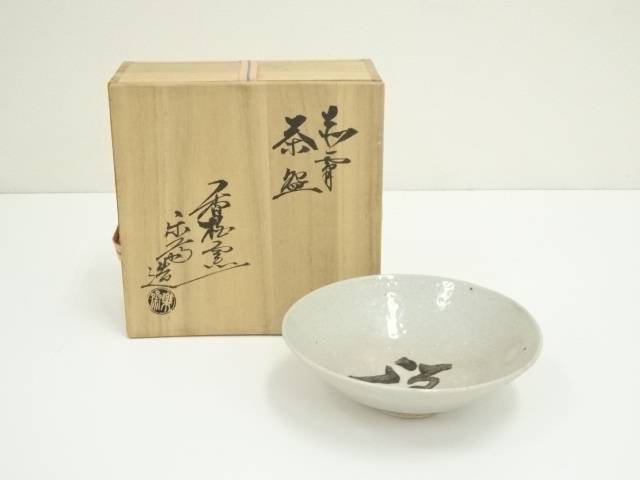 赤膚焼　尾西楽斎造茶碗　新品 茶道具 赤膚焼 香柏窯 尾西楽斎造 茶碗 紅梅 共箱 C 5643