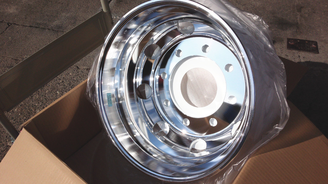 楽天市場 国産アルミホイールトラック ダンプ 大型車用サイズ19 5 675 8h 新isoフロント リア兼用 ネットショップ エムケー