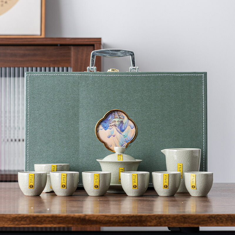茶器セットの哥窯にお茶を入れて碗を覆う側に壺の工夫茶器の急須の汝窯を開けて陶磁器の贈り物をします。｜日用雑貨NEWPRODUCT