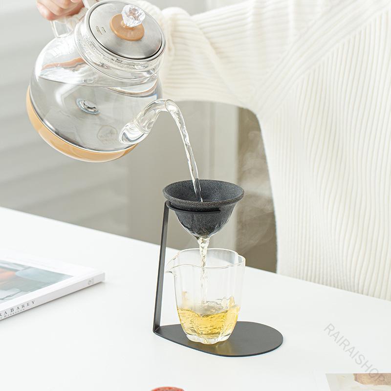 茶こし 陶器製 鉄製 スタンド 付き 微細 メッシュ フィルター 茶葉 用 穴無し 受け皿 セット グレー モダン シンプル おしゃれ ティータイム 来客 おもてなし お茶 入れ 目詰｜日用雑貨NEWPRODUCT