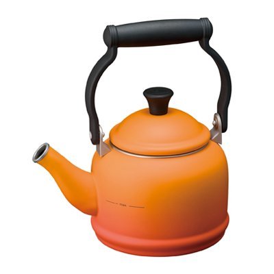 【差し上げ物相応う可】ルクルーゼ 【Le Creuset】 湯わかしデミ オレンジ色 920009-00 選べる無料ラッピング IH相応う 勝手もと設備 勝手もと科目 湯わかし 沸かす 珈琲 茶の葉 お茶 使い分かりやすい 小さめ 一人暮らし 新生きて行く 熱さ伝わらす ホーローケトル ホーロー