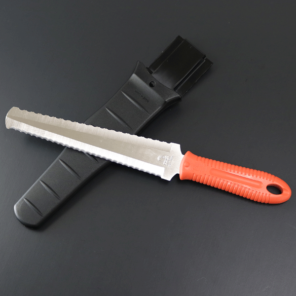 【KIKUSUI】全能切り手 SK-4083 日本製 索条切 まさかの時物の具 断捨離 \u003cBr\u003e不仕合わせ 防災 水産 稼穡 農学 波刃 九寸五分 鋭さ威風堂々たる 鋸 ノコギリ 網 切りはなす 海 船  マルチ九寸五分 よく切れる DIY 園芸 ガーデニング 伐採 カクテルドレス九寸五分 容れもの付 アウトドア 難民キャンプ 室外