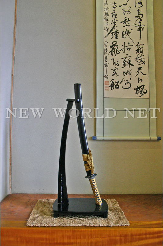 【ギフト対応可】模造刀 近藤勇愛刀 「長曾祢虎徹」 小刀 日本関市製 選べる無料ラッピング 日本刀 インテリア コスプレ レプリカ 侍 小道具 鍔 衣装 武将 美術刀 模擬刀 コレクション 時代劇 武器玩具 和風 仮装 ディスプレイ 工芸品 刀剣