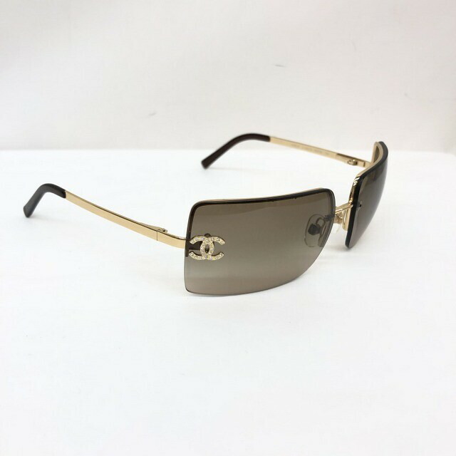 Chanel シャネル サングラス ココマーク 4092 B 62 15 1 ゴールド ブラウン グレーグラデーション ラインストーン リムレス フチなし イタリア製 メガネ 眼鏡 アイお召 保存袋 レディース メンズ T東大阪売店 It7two37x8k8 中古 Ryb8780 Kossacklaw Com