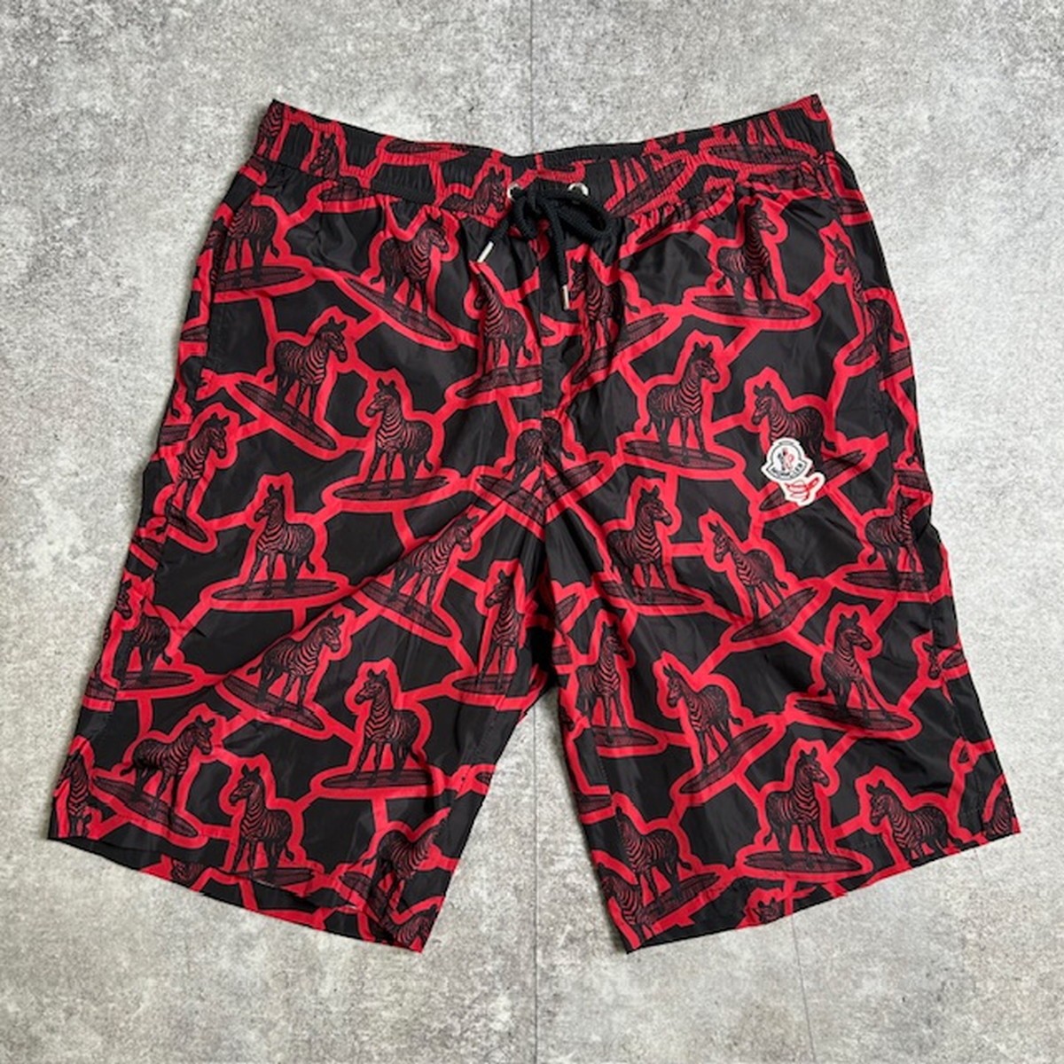 MONCLER ショートパンツ 迷彩 カモフラ M スイム モンクレール 美品 MONCLER ショートパンツ 迷彩 カモフラ M スイム モンクレール