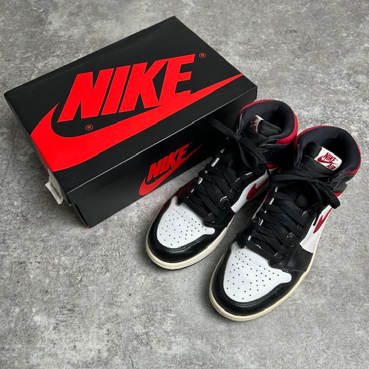 NIKE ナイキ 555088-061 ホワイト ブラック レッド Air Jordan 1 エアージョーダンワン Retro High レトロハイ 27cm 貝塚店 IT3KZU6ZTJV4 【中古】 RK105KO｜NEXT51店