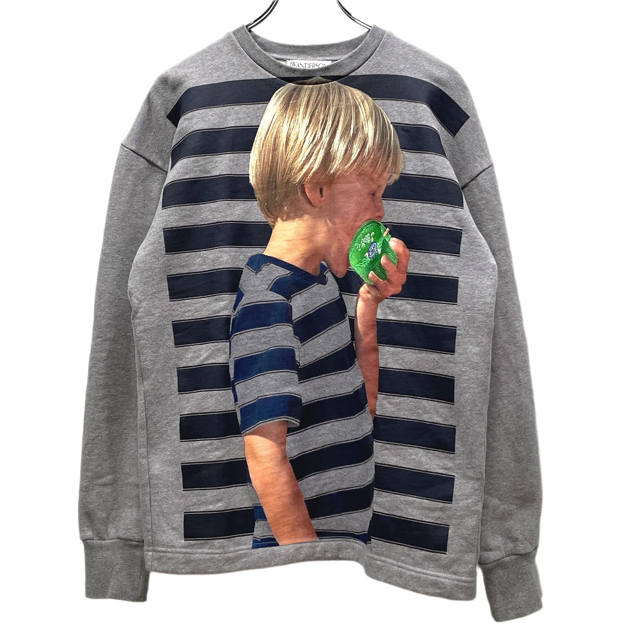 J.W. Anderson 23SS BOY WITH APPLE ボーイプリントアップル刺しゅうクルーネックスウェットシャツ 調教師 間借り人 トップス JW0069PG1225907 ジェイダブリューアンダーソン メンズ 三国ケ丘店 IT9VBYIPVPZS 【中古】 RM5571I
