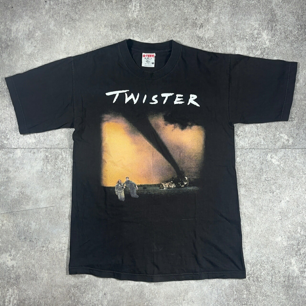 90's TWISTER Movie Tee 映画Tee ムービTee ブラック コットン アメリカ製 Q-TEES USA製 M メンズ 貝塚店 ITNH1HHGTJTW 【中古】 RK409KO｜NEXT51店
