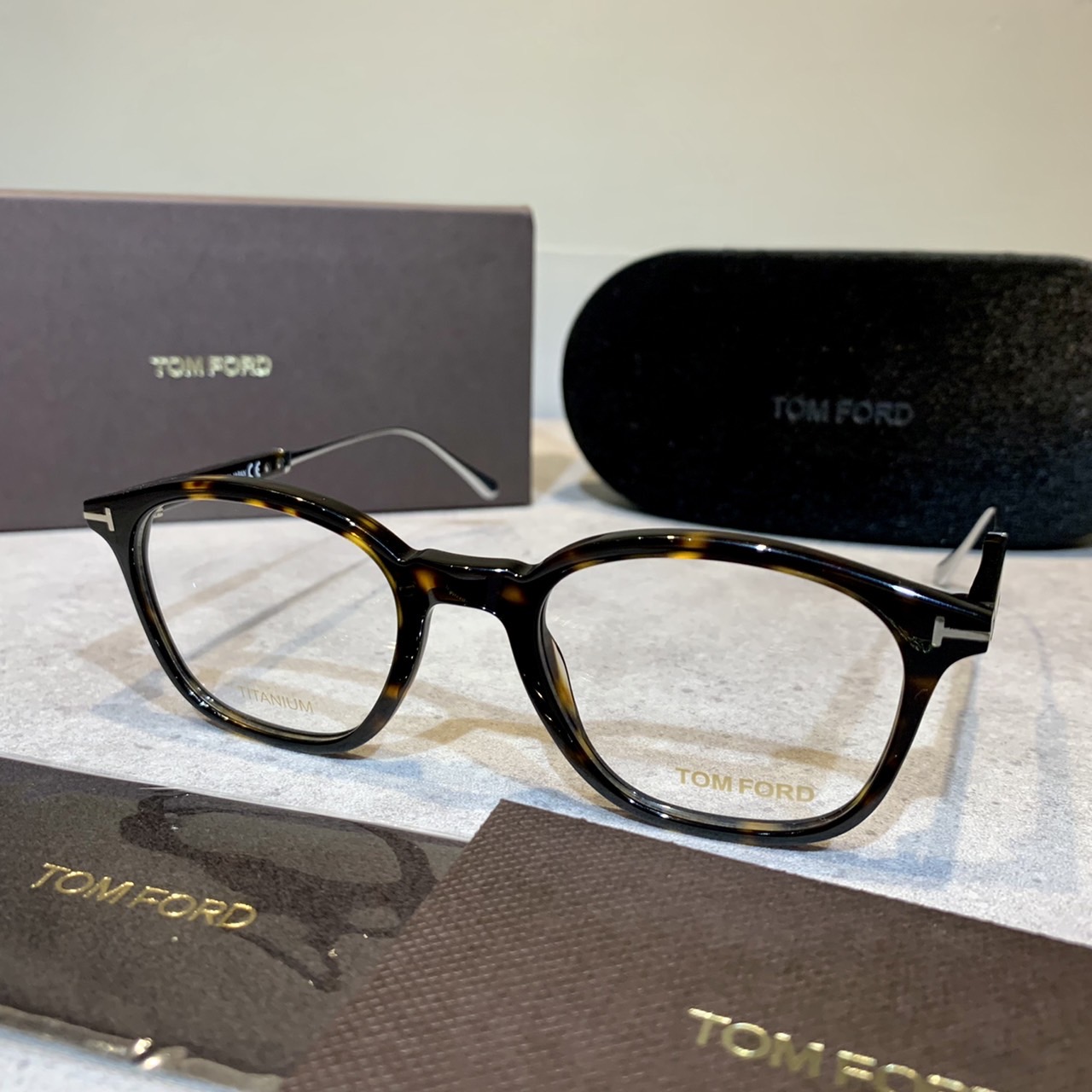 数量は多い TOMFORD トムフォード TF5484 FT5484 052 イタリア製